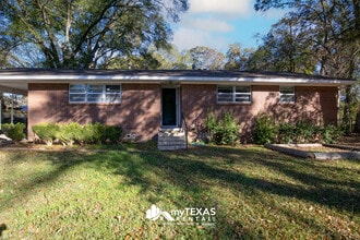 Building Photo - 403 Dogwood Ln