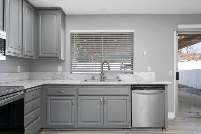 Foto del edificio - 5817 Jamaica Ln