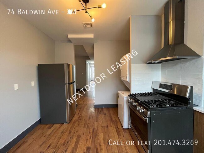 Foto del edificio - 74 Baldwin Ave