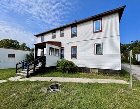 Building Photo - 2825 Sanford St