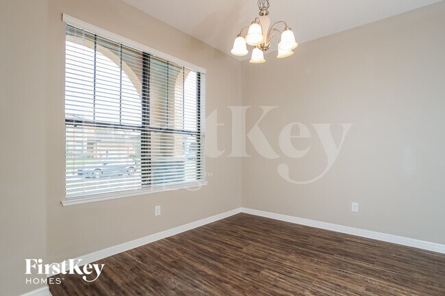 Foto del edificio - 3086 Pointe Pl Ave