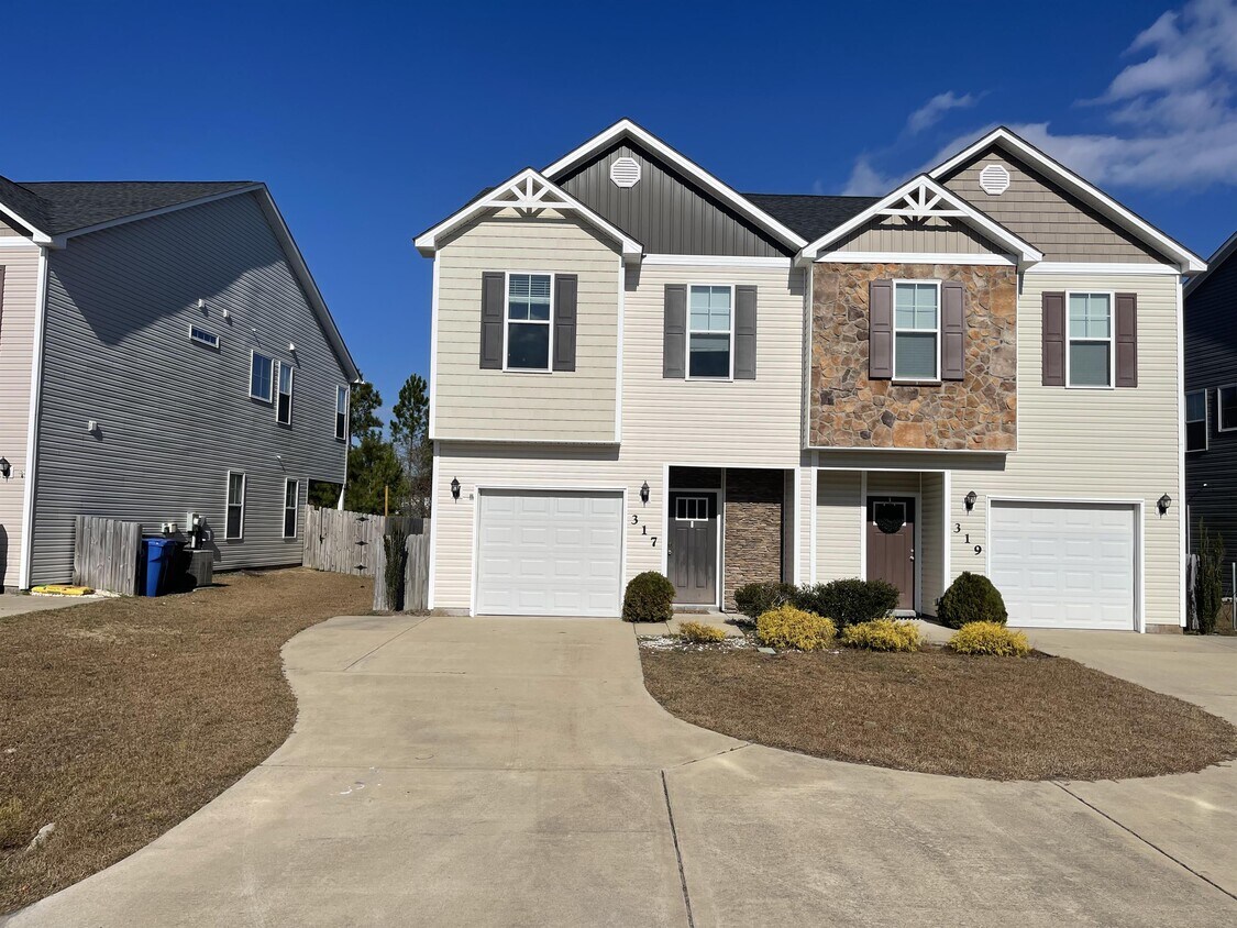 317 Frisco Wy, Holly Ridge, NC 28445 Townhome Rentals in Holly Ridge