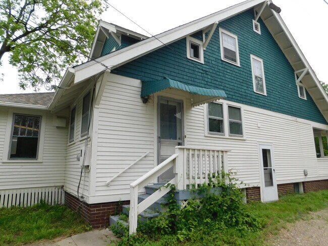 Building Photo - 310 Olive St