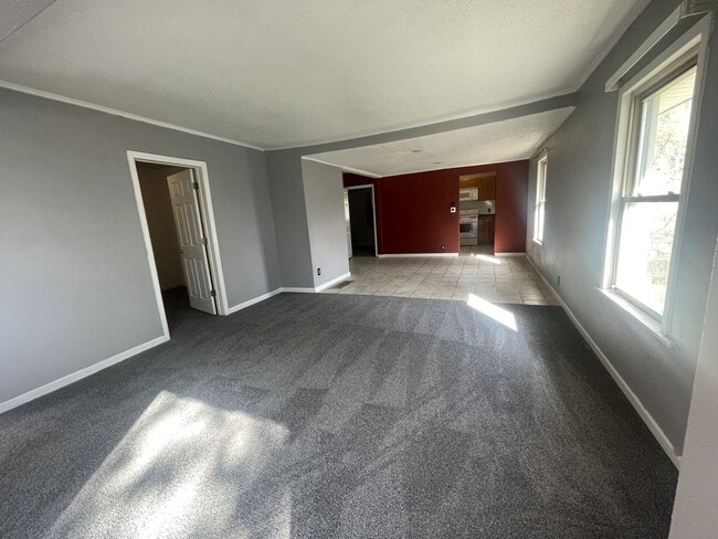 Building Photo - Pet Friendly, two bedroom, one bathroom, h...
