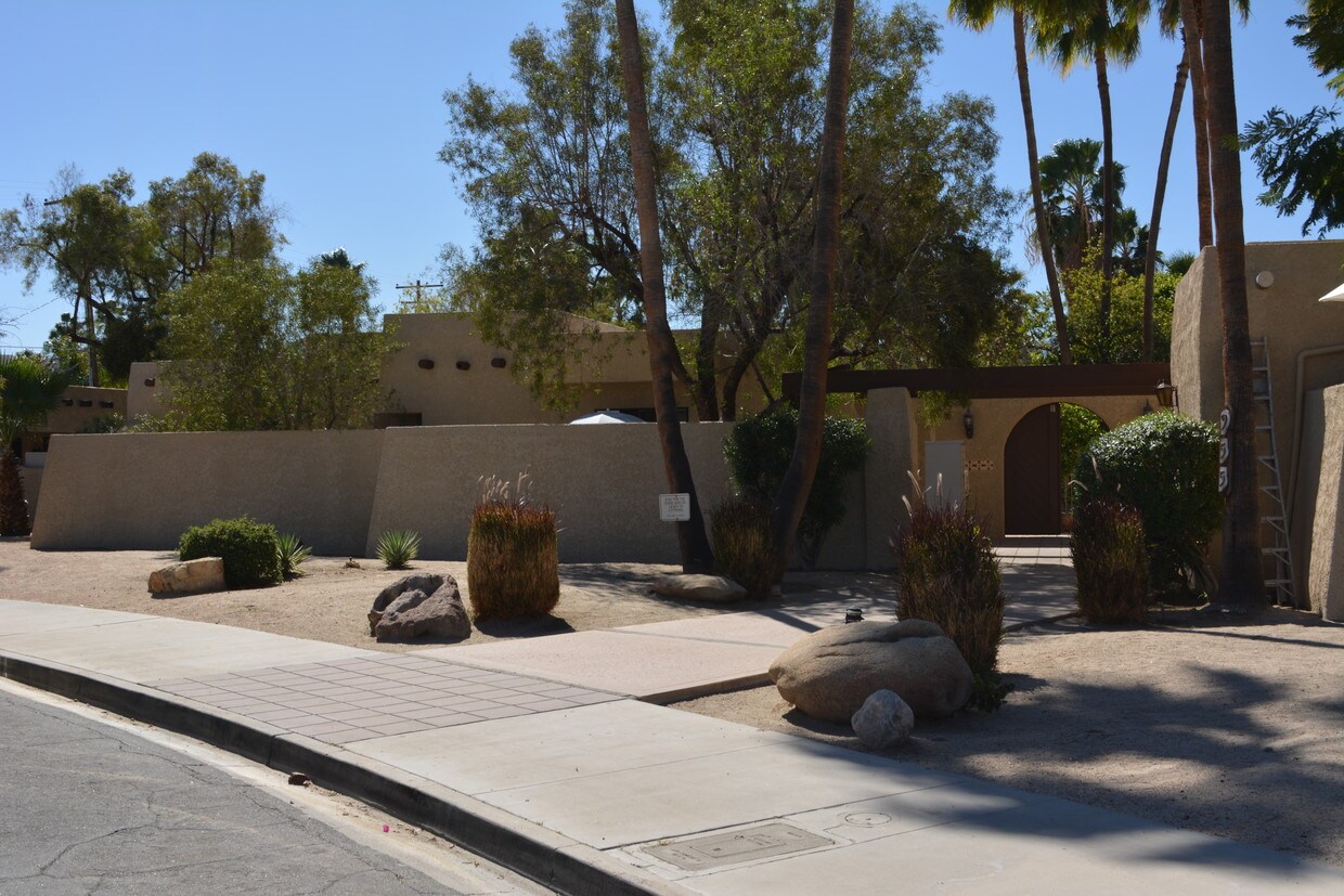 Exterior of Complex - 955 Parocela Pl