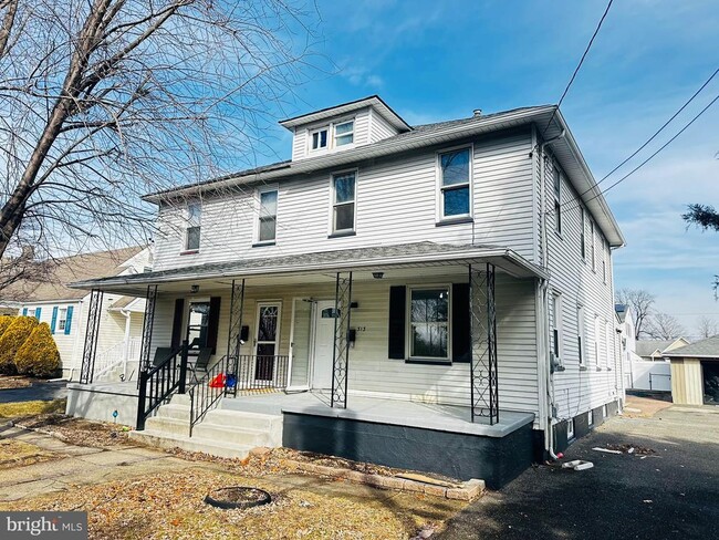 Building Photo - 313 Arch St