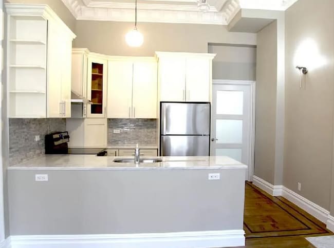 Building Photo - 38 E 73rd St