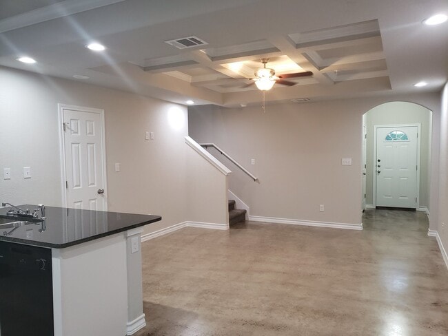 Building Photo - Townhome for rent