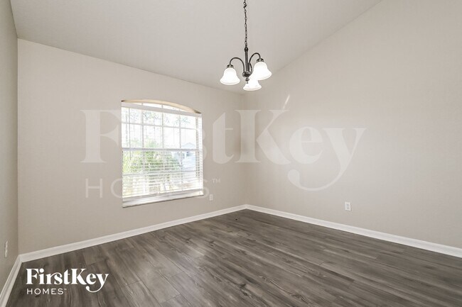 Foto del edificio - 8035 Sugar Pine Blvd