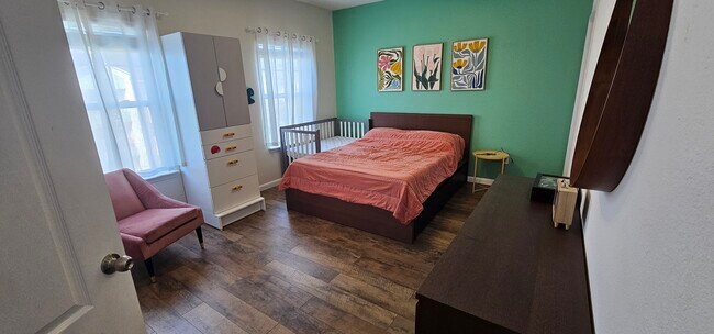 Foto del edificio - 4911 Key Lime Dr