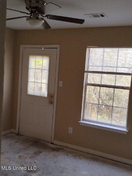 Building Photo - 1339 Foxwood Pl