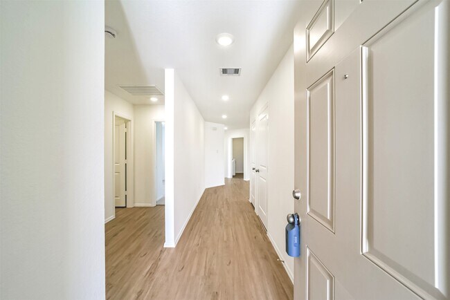 Building Photo - 5227 Sunvalley Bend Dr