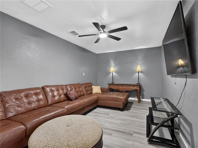 Building Photo - 465 Rio Grande Ln