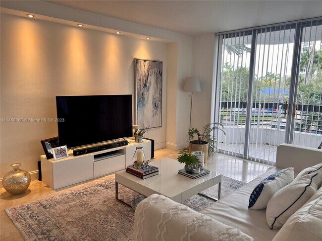 Building Photo - 3600 Mystic Pointe Dr