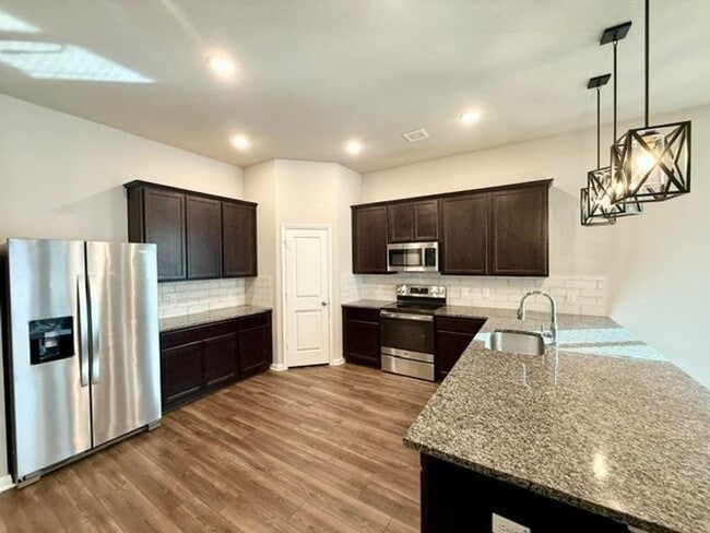 Foto del edificio - 4/3 house in Midway ISD.