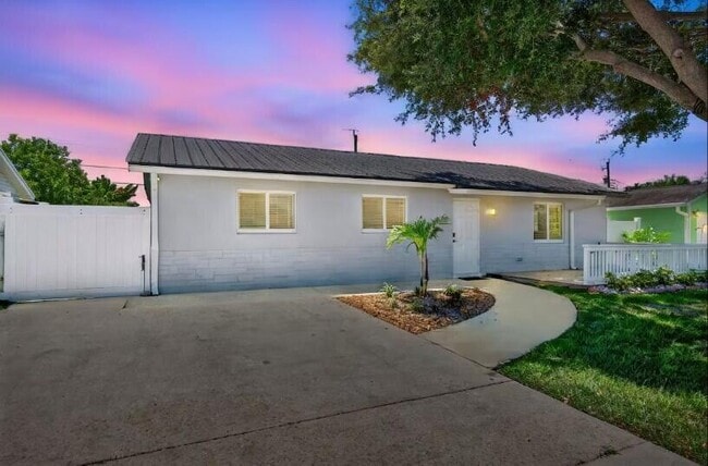 Building Photo - 516 E Whitney Dr