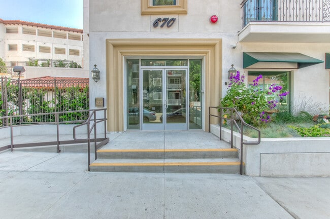 Exterior del edificio - Entrada - Roberts Hall