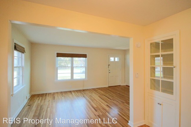 Building Photo - 6729 W Bluemound Rd