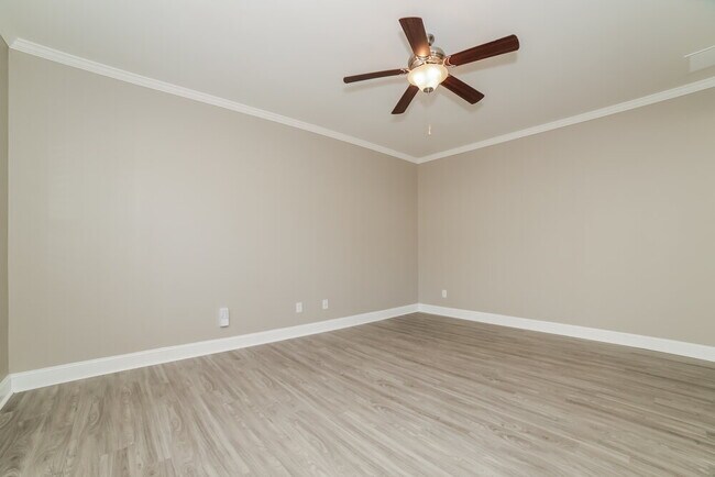 Building Photo - 5195 Howell Ct