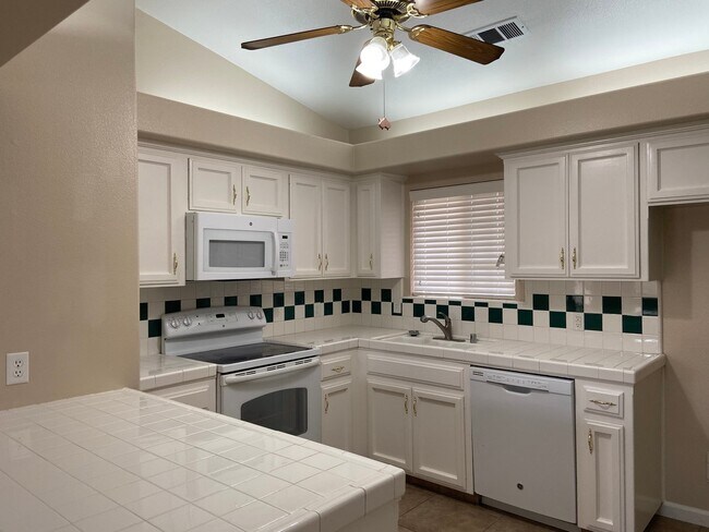 Building Photo - 1505 PONDEROSA ST. - 3 BEDROOM 2 BATHROOM ...