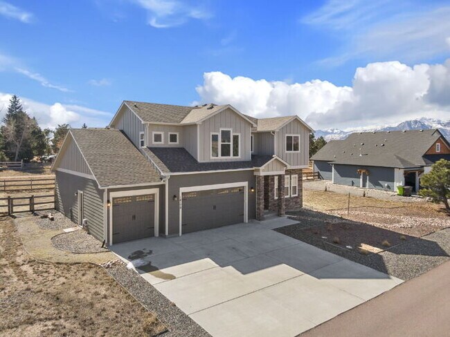 Building Photo - Modern Comfort Meets Mountain Beauty – 4-B...