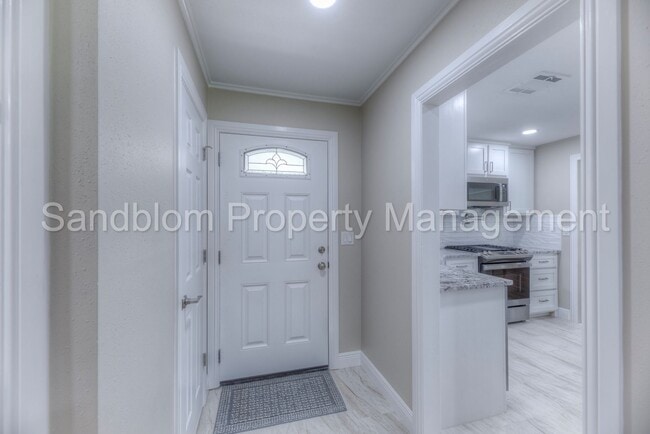 Building Photo - For Lease | Holiday Hills | $2000 Rent Ava...