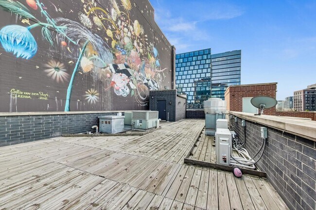 Building Photo - 813 W Fulton Market