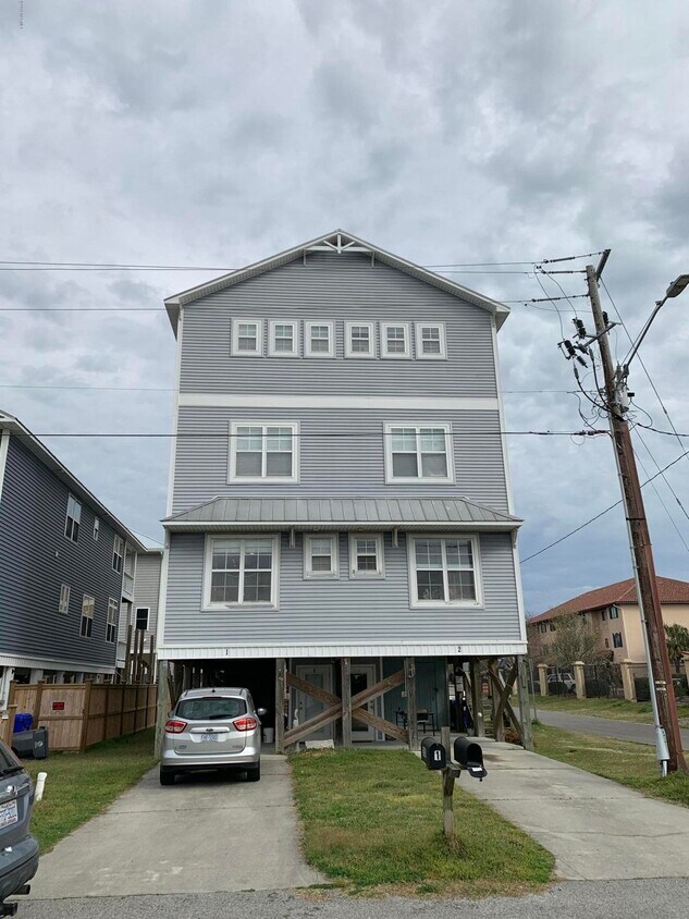 200 SpencerFarlow Dr, Carolina Beach, NC 28428 Townhouse for Rent in