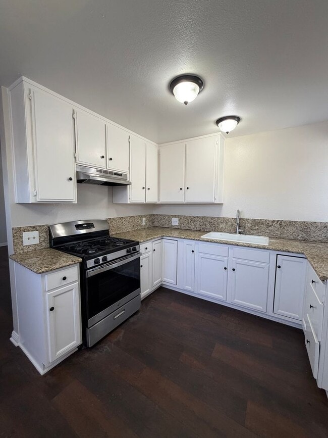 Building Photo - 1125 E Ventura St