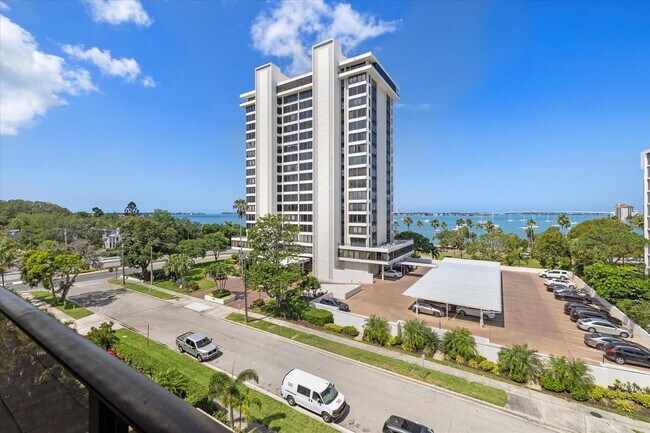 Foto del edificio - 2 Bedroom 2 Bath Waterview Condo (Palm Place Condominiums)