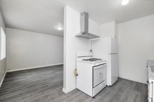 1 dormitorio, 1 baño - 600 pies cuadrados - Cocina - 549 S Mathews St