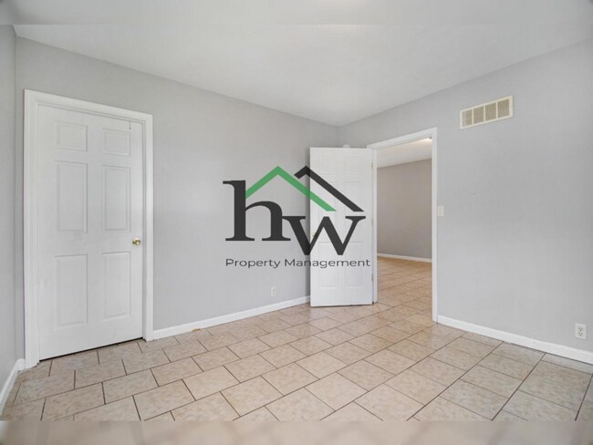 Building Photo - 1622 Elwood Ave