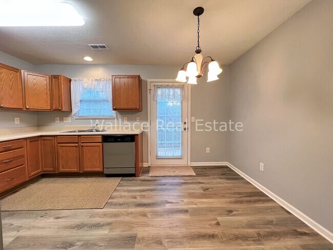 Building Photo - FOUNTAIN CITY:  2 BEDROOM, 2 BATHROOM COND...