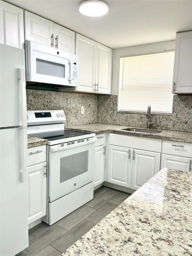 Building Photo - 830 SW 74th Terrace
