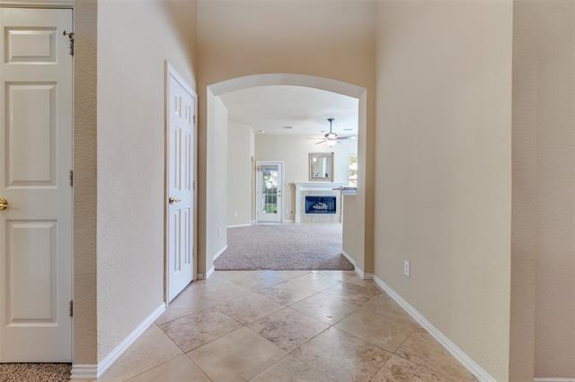 Foto del edificio - 305 Parkhurst Ln