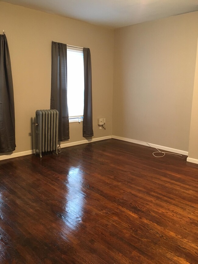Building Photo - 578 Bloomfield Ave