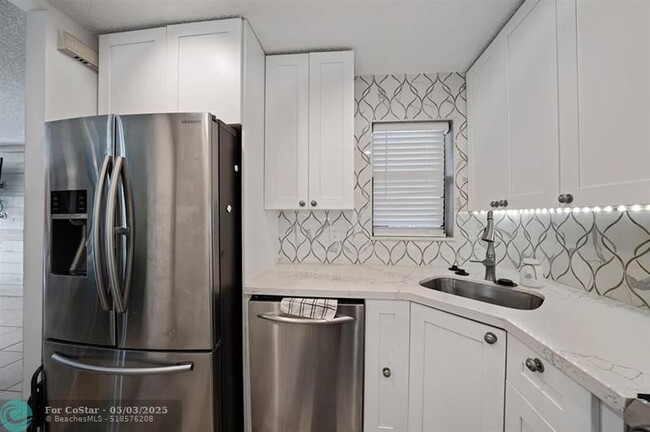Foto del edificio - 4655 NW 22nd St