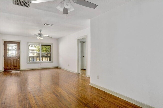 Foto del edificio - 403 Franklin Blvd