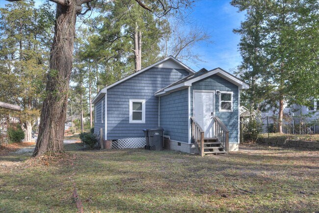 Foto del edificio - 2 Bed/1 Bath just minutes from Augusta University and Surrey Center, featuring granite countertop...