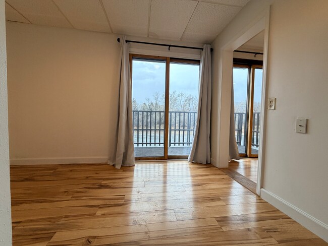 Foto del edificio - 1011 River Dr