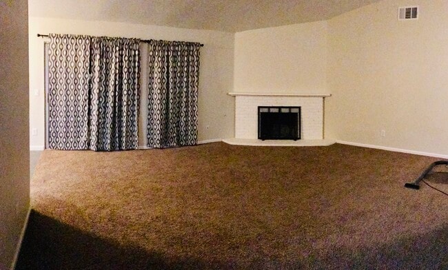 Building Photo - 13393 Cahuenga Rd