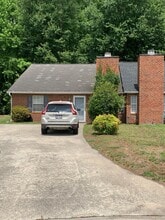 Building Photo - 1100 Holden Dr