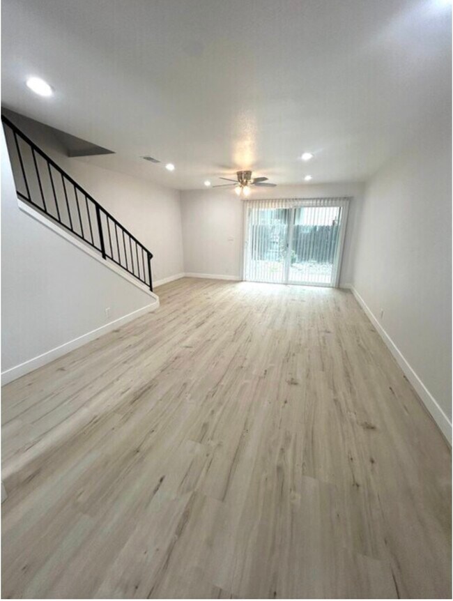 Foto del edificio - Foothill Manor Townhomes