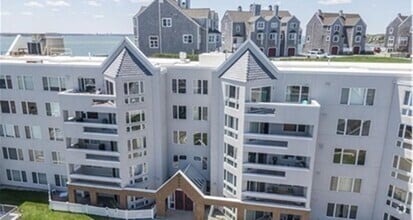 Building Photo - 304 Commodore Ct