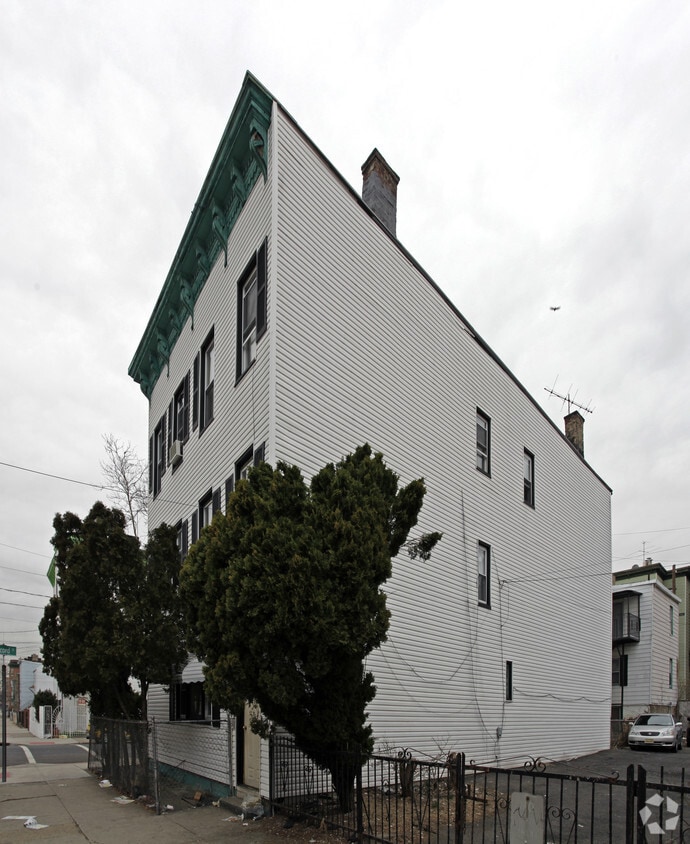 Building Photo - 20 St Pauls Ave