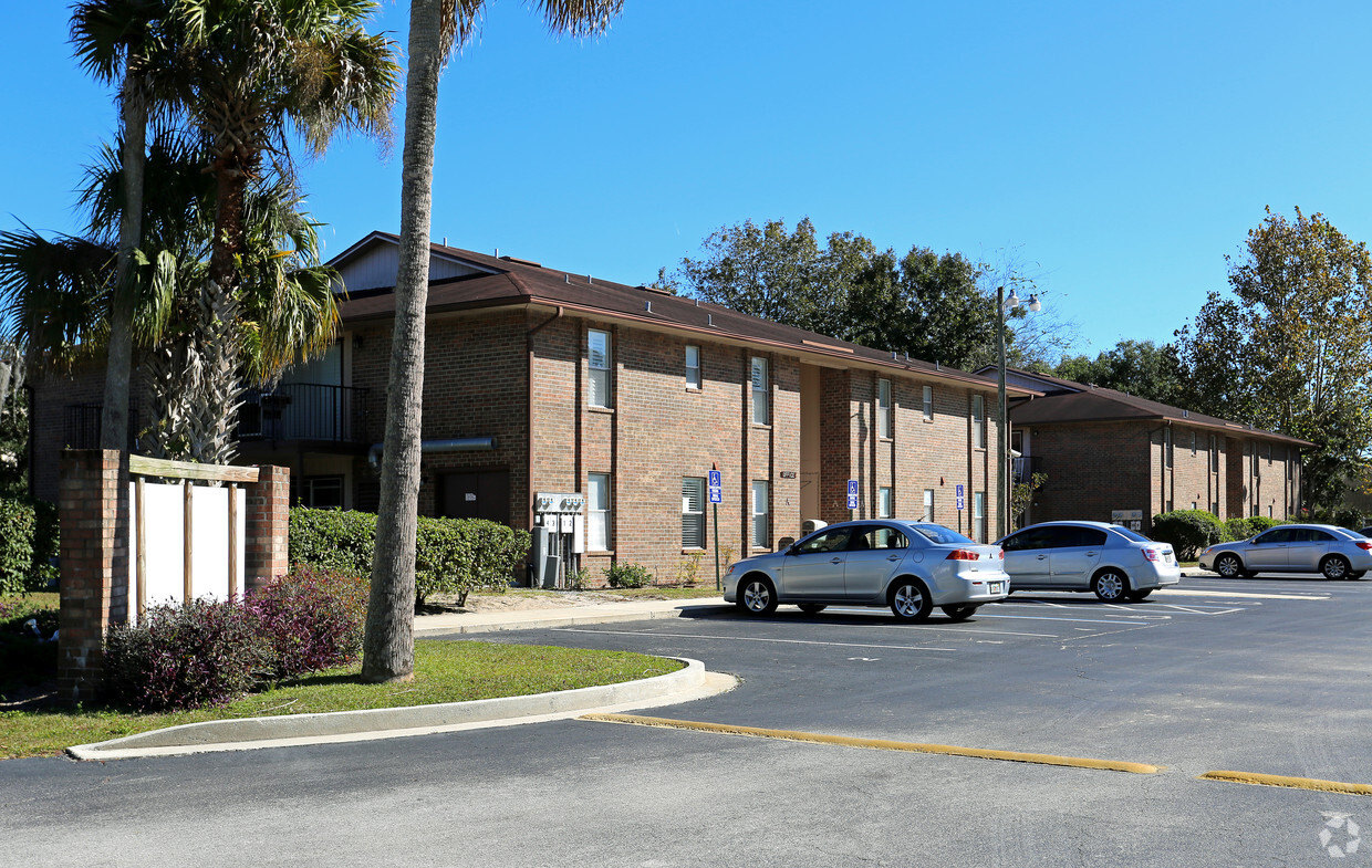 Edgewater Park - Edgewater Park Apartments