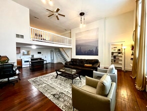 Building Photo - 33 N Paint St