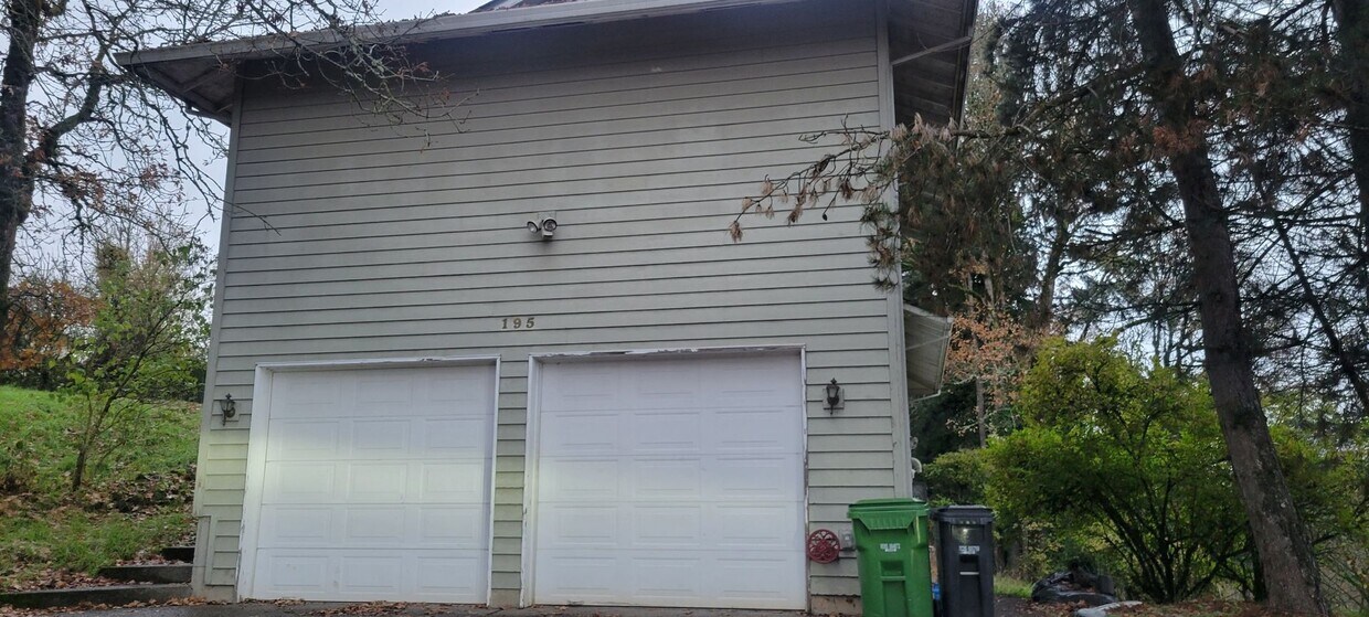 Building Photo - Nice 3 bed home