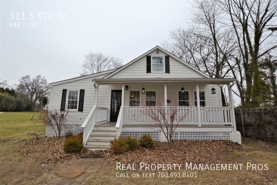 Beautifully Updated 4 Bedroom Cottage For House Rental in