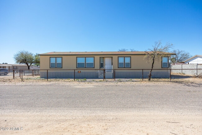 Building Photo - 11020 N Kit Carson Dr